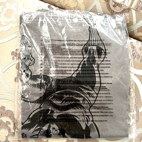 H&M-Marvel-Black Panther-Loose Fit Short Sleeve T Shirt-NWT-Sealed  Pkg-Sz 8-10 - Picture 3 of 4